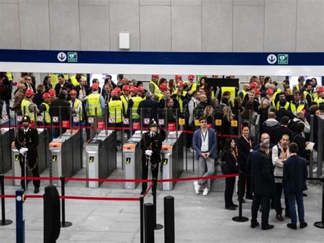 Linea M A Milano L Inaugurazione Della Metropolitana Blu In Diretta