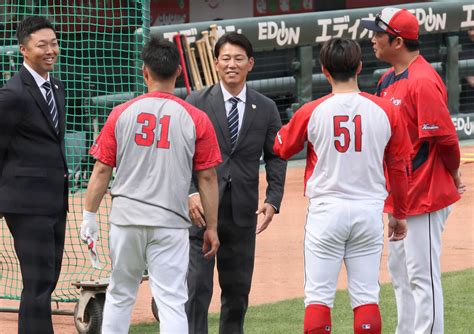 【侍ジャパン】井端弘和監督、広島－日本ハムを視察 小園三塁に「複数守れると使いやすい」 プロ野球写真ニュース 日刊スポーツ