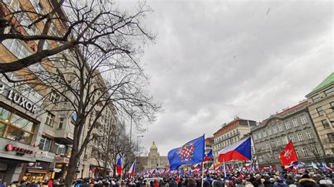 Galerie Glosa Demonstrace Na V Clav Ku Ukrajinsk Ch Vlajek Je Na