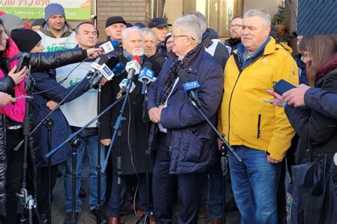 Siekierski na proteście rolników UE poszła za daleko jeśli chodzi o