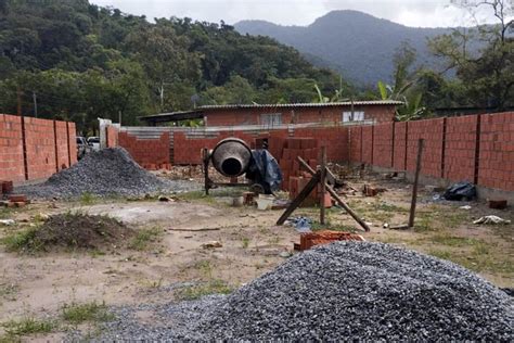 For A Tarefa Combate Ocupa Es Irregulares No Estu Rio E No Caruara