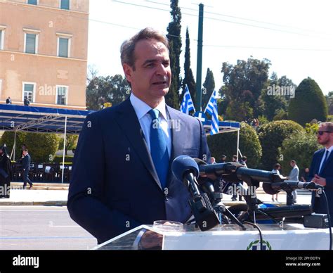 Atenas Grecia Th De Marzo De Plaza Syntagma Tumba Del