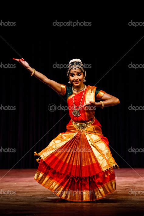 Bharatanatyam - classical Indian dance — Stock Editorial Photo ...