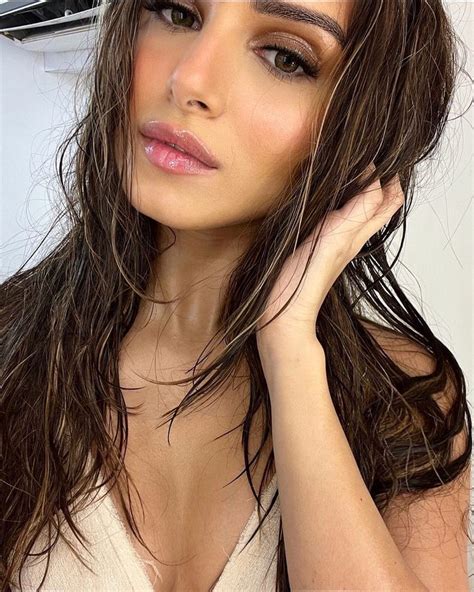 Check Out Tara Sutaria Steams Up The Internet In Beautiful Selfie Pic