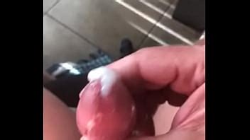 Pajeándose en el escritorio en el trabajo ronpinelli XVIDEOS