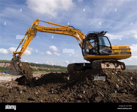 Tracked Excavator at work Stock Photo - Alamy