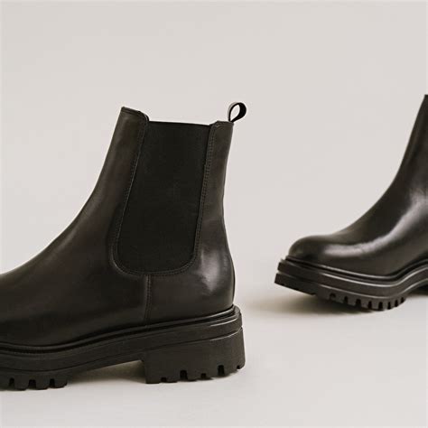 Boots à Semelles Crantées Et élastiques En Cuir Noir Jonak