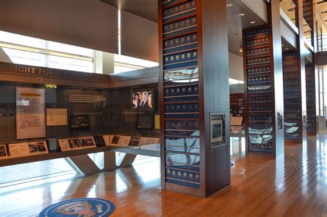 William J Clinton Presidential Library And Museum Presidential Leadership