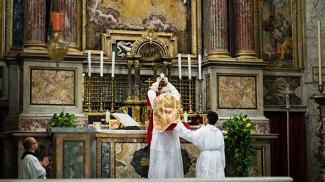 Why Ad Orientem Needs To Come Back Pints With Aquinas