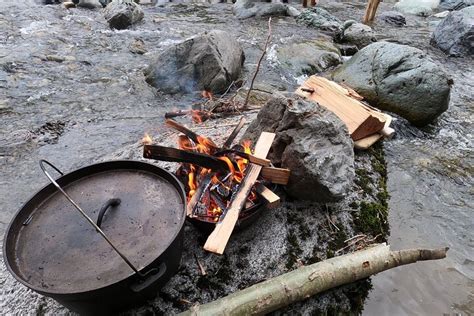 Rustikale Abendessen in der Wildnis zur Verfügung gestellt von Rome