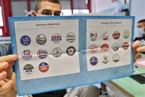 Ballottaggio A Reggio Calabria Laffluenza Alle Urne è Alta Superato