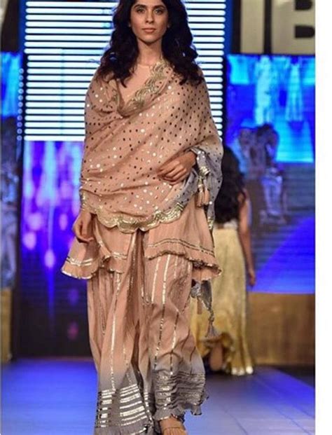 Pin By Grewal On Fashion Indian Fashion Indian Designer Wear