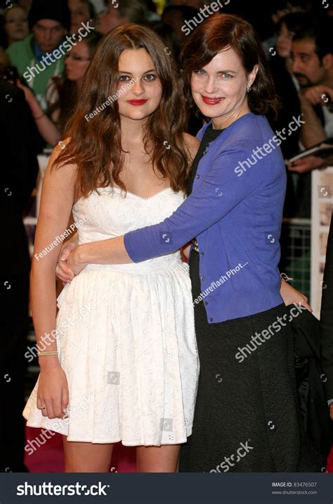 Elizabeth Mcgovern Daughter Arriving European Premiere Stock Photo