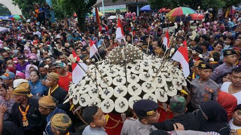 Perayaan Sekaten Di Surakarta Dan Yogyakarta Merupakan Contoh