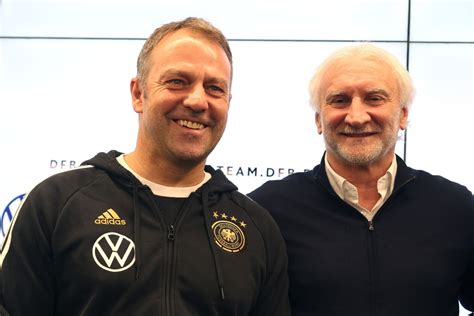 Trotz Scharfer Kritik Dfb Direktor V Ller Gibt Hansi Flick Jobgarantie