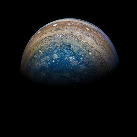 Nasa Juno Spacecraft Takes Stunning New Images Of Clouds On Jupiter
