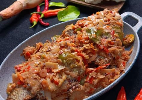 Resep Ikan Ekor Kuning Siram Sambal Kecombrang Oleh Putry Thya Cookpad