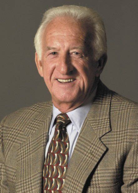 Bob Uecker Bio, Wiki, Age, Height, Fiance, Family, Salary and Net Worth