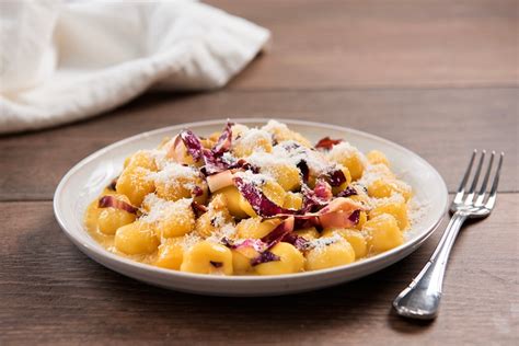 Ricetta Gnocchi Al Radicchio E Zafferano Cucchiaio D Argento