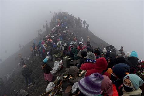 Foto Yadnya Kasada Promosikan Pariwisata Gunung Bromo