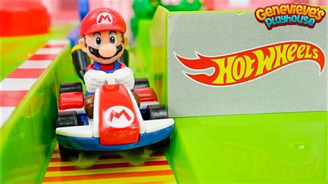 Mario Kart Rainbow Road Raceway Hot Wheels Off