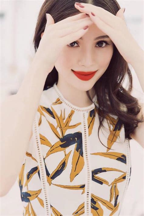 Hot girl Linh Rin người dính tin đồn hẹn hò với em chồng Hà Tăng là ai