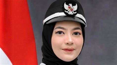 Profil Indah Aprianti Ibu Kades Muda Cantik Lulusan UI