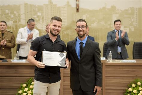 C Mara Municipal Entrega T Tulo De Cidad O Pouso Alegrense A