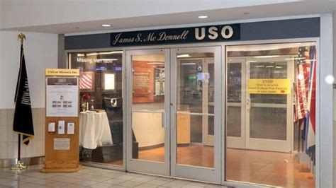 USO St Louis Airport - Review, Photos, Access of USO Lounge