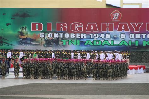 Prajurit Yonmarhanlan I Ikuti Upacara Parade Dan Defile Rayakan Hut Tni