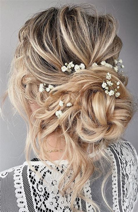 27 Effortlessly Beautiful Hairstyles For A Bohemian Wedding Messy