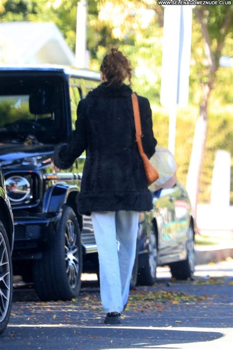 Ella Hadid No Source Posing Hot Beautiful Celebrity Sexy Babe Shameless Celebrities