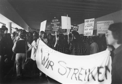 Wir Streiken Transparent An Einem Streik In Basel