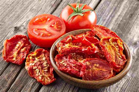 Trasforma i pomodori in una delle conserve estive più amate dai