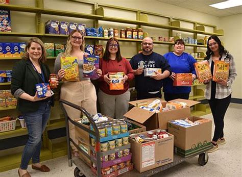 Adn Students Stock The East Liverpool Campus Food Pantry Kent State