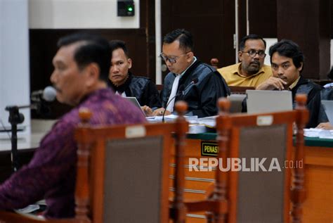 Luhut Haris Azhar Urus Saham Suku Di Timika Republika Online