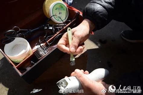 为她点赞！南昌6旬岁老人为居民免费理发17年 心