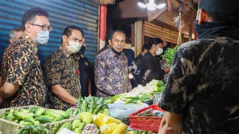 Pastikan Stock Bahan Pokok Aman Plt Wali Kota Cimahi Sidak Kepasar