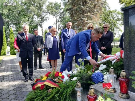 Na cmentarzu wojennym w Bartoszach pochowano szczątki 2974 ofiar II