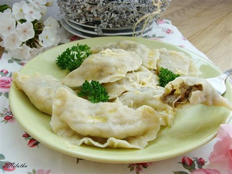 Przepis Pierogi Z Pieczarkami I Serem Tym Przepis Gotujmy Pl