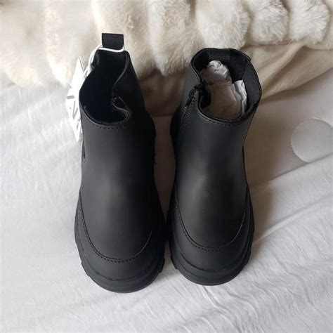 Toddler boots size 9 - Depop