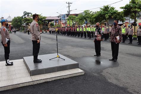 Pimpin Upacara Kenaikan Pangkat Dan Purna Bakti Personil Polresta Deli