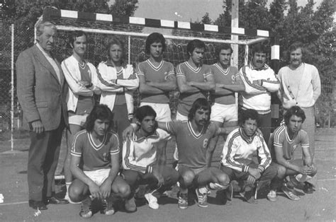 Photo De Classe Equipe De Hand CAFC 1968 De 1967 CAF Copains D Avant