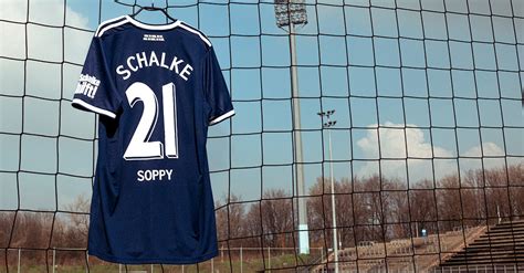 Getragenes S04 Sondertrikot Von Schalke Spieler Brandon Soppy