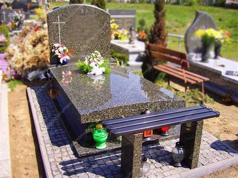 Памятник из гранита Балтик Грин