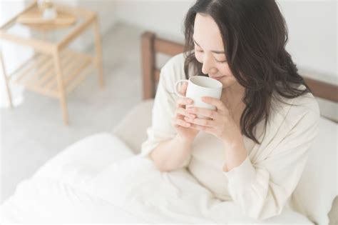 【医師監修】肌を白くする方法とは？適切なスキンケアとおすすめの成分を紹介｜乾燥肌治療薬ヒルマイルド｜健栄製薬