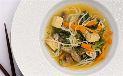 Soupe De Nouilles Au Tofu Fum Pinards Et Champignons De Paris Au