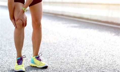 How to treat and prevent runner's knee | Fast Running