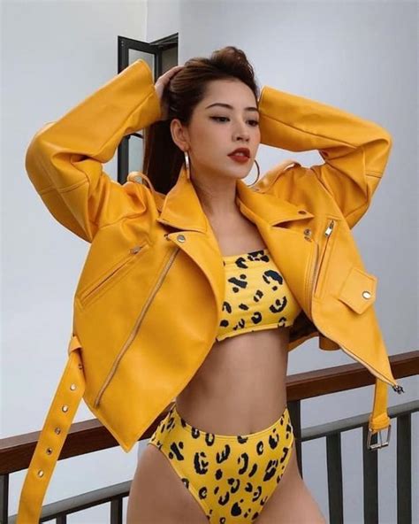 Tóc Tiên đụng hàng với Chi Pu mẫu bikini có giá khoảng 500 ngàn đồng Ai nóng bỏng hơn