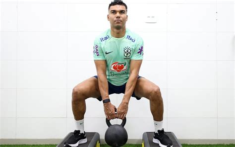 Casemiro não treina e vira dúvida na Seleção Brasileira Lance